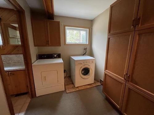 27 Parker Point Loop Road, Dryden, ON - Indoor Photo Showing Laundry Room