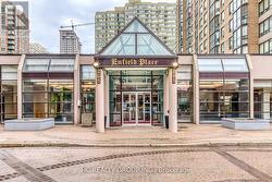 2106 - 285 ENFIELD PLACE Mississauga, ON L5B 3Y6