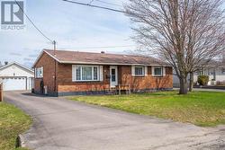 8 Winfield DR Sault Ste. Marie, ON P6C 2M9