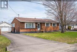 8 Winfield DR Sault Ste. Marie, ON P6C 2M9