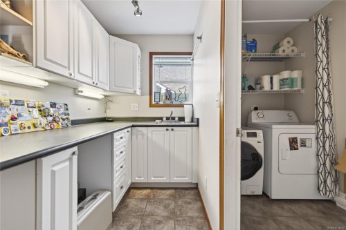 1270 Noel Ave, Comox, BC 