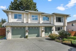 517 Pamela Pl Saanich, BC V8Z 4H2