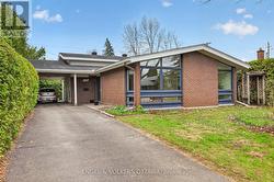 1795 DEVLIN CRESCENT  Ottawa, ON K1H 5T5