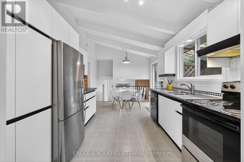 1795 Devlin Crescent, Ottawa, ON - Indoor Photo Showing Kitchen With Double Sink