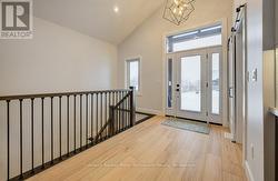 Warm and inviting foyer - 