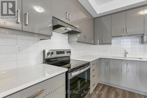15 Varisty Drive, Brampton, ON - Indoor Photo Showing Kitchen With Upgraded Kitchen