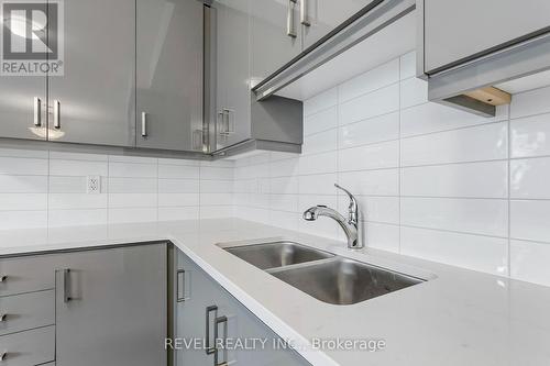 15 Varisty Drive, Brampton, ON - Indoor Photo Showing Kitchen With Double Sink With Upgraded Kitchen