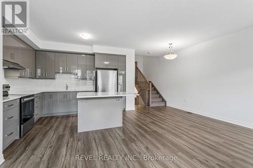 15 Varisty Drive, Brampton, ON - Indoor Photo Showing Kitchen With Upgraded Kitchen