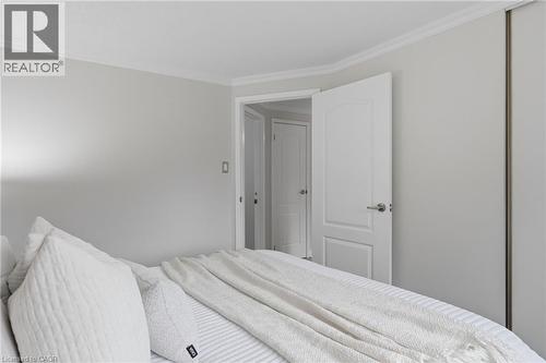 3102 Cantelon Crescent, Mississauga, ON - Indoor Photo Showing Bedroom