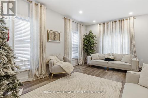 13 Grafton Avenue, Hamilton, ON - Indoor Photo Showing Living Room