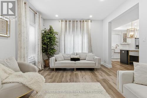 13 Grafton Avenue, Hamilton, ON - Indoor Photo Showing Living Room