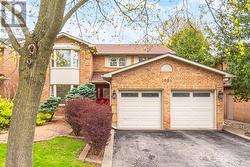 1004 ROXBOROUGH DRIVE Oakville, ON L6M 1E3
