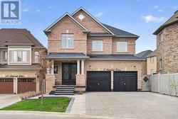 8 ASHCREEK DRIVE  Brampton, ON L6Y 0G8