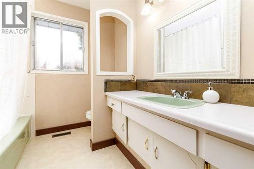 27 Wallace Close, Red Deer, AB 