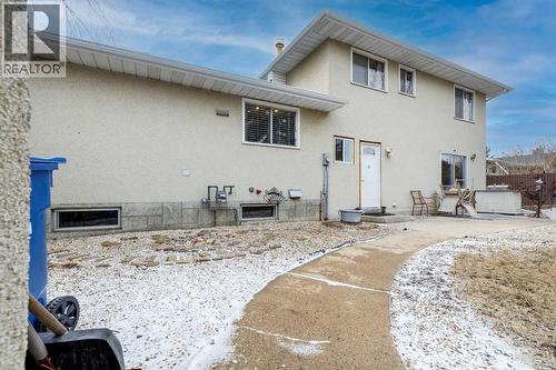 27 Wallace Close, Red Deer, AB 