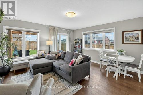 2 Ambrosia Path, St. Thomas, ON - Indoor Photo Showing Living Room
