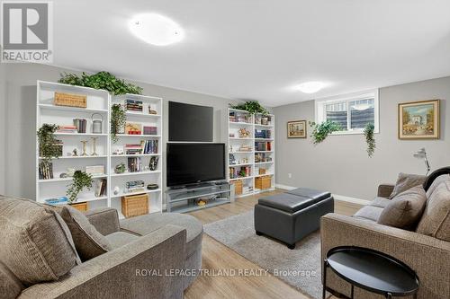 2 Ambrosia Path, St. Thomas, ON - Indoor Photo Showing Living Room