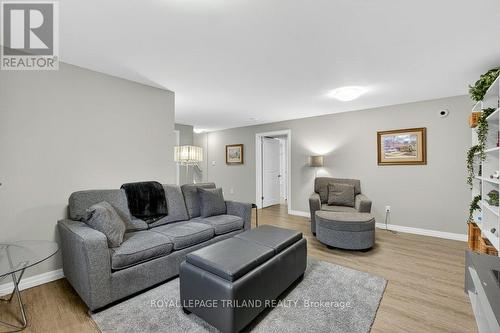 2 Ambrosia Path, St. Thomas, ON - Indoor Photo Showing Living Room