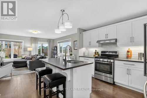 2 Ambrosia Path, St. Thomas, ON - Indoor Photo Showing Kitchen With Upgraded Kitchen