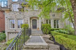 62 GLENGOWAN ROAD Toronto, ON M4N 1G4