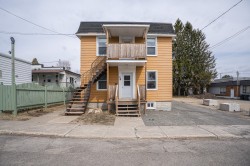10  - 12 Rue St-Henri E. Sainte-Agathe-Des-Monts, QC J8C 1S9