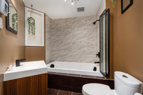 Bathroom - 1011 Rue Lapointe, Terrebonne (Lachenaie), QC - Indoor Photo Showing Bathroom