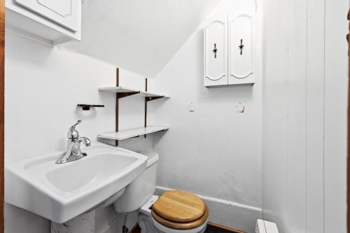 Bathroom - 173 Rue Frontenac, Saint-Jean-Sur-Richelieu, QC - Indoor Photo Showing Bathroom
