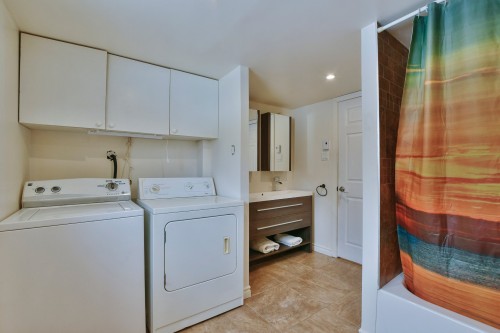 Salle de bains - 1811 Ch. Beaudoin, L'Assomption, QC - Indoor Photo Showing Laundry Room