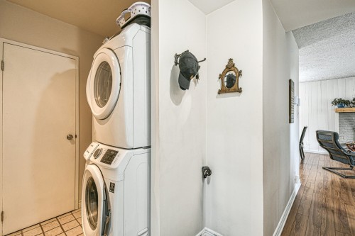 Corridor - 340 Rue Des Plaines, Sainte-Adèle, QC - Indoor Photo Showing Laundry Room