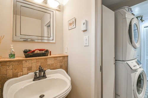 Salle d'eau - 340 Rue Des Plaines, Sainte-Adèle, QC - Indoor Photo Showing Laundry Room