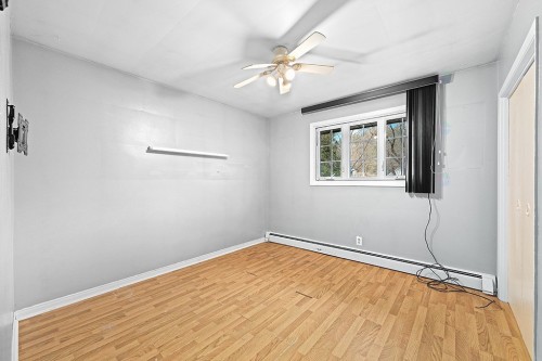 Chambre à coucher - 842 Rue Principale, Bryson, QC - Indoor Photo Showing Other Room