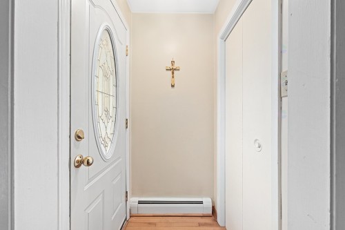 Hall d'entrée/Vestibule - 842 Rue Principale, Bryson, QC - Indoor Photo Showing Other Room