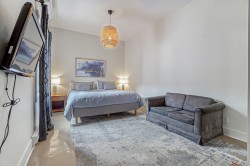 27 Av. Fairmount O. Montréal (Le Plateau-Mont-Royal), QC H2T 2L9