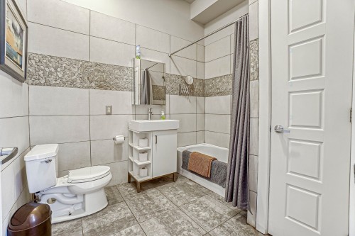 Bathroom - 27 Av. Fairmount O., Montréal (Le Plateau-Mont-Royal), QC - Indoor Photo Showing Bathroom
