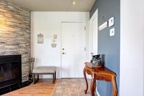 Hall d'entrée/Vestibule - 302-64 Rue Pierre-Laporte, Saint-Eustache, QC - Indoor With Fireplace