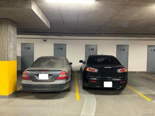 Garage - 711-2160 Av. Terry-Fox, Laval (Chomedey), QC - Indoor Photo Showing Garage