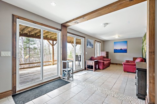 Salle familiale - 345  - 347 Ch. Grenier, Lac-Supérieur, QC 