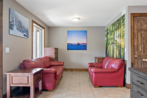 Salle familiale - 345  - 347 Ch. Grenier, Lac-Supérieur, QC 