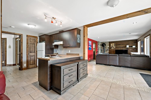 Cuisinette - 345  - 347 Ch. Grenier, Lac-Supérieur, QC 