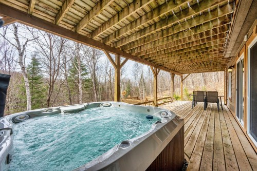Spa - 345  - 347 Ch. Grenier, Lac-Supérieur, QC 