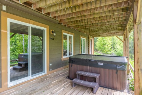 Spa - 345  - 347 Ch. Grenier, Lac-Supérieur, QC 