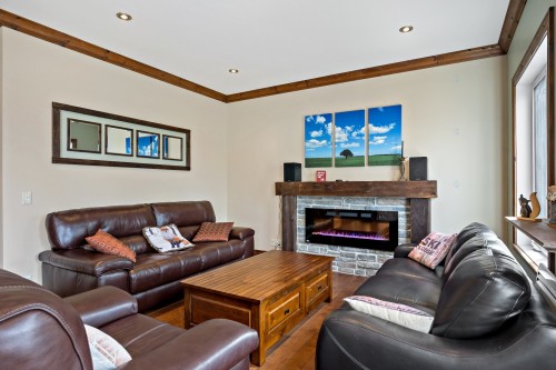 Salon - 345  - 347 Ch. Grenier, Lac-Supérieur, QC 