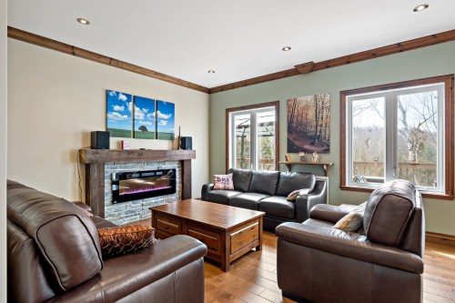 Salon - 345  - 347 Ch. Grenier, Lac-Supérieur, QC 