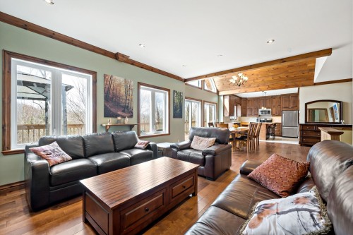 Salon - 345  - 347 Ch. Grenier, Lac-Supérieur, QC 