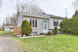 30A Rue Lamarche  Mont-Saint-Grégoire, QC J0J 1K0