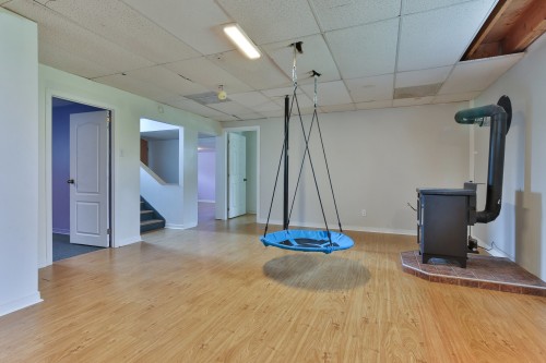 Salle familiale - 30A Rue Lamarche, Mont-Saint-Grégoire, QC - Indoor