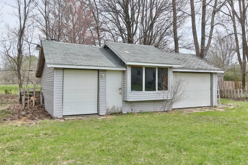 Garage - 30A Rue Lamarche, Mont-Saint-Grégoire, QC - Outdoor