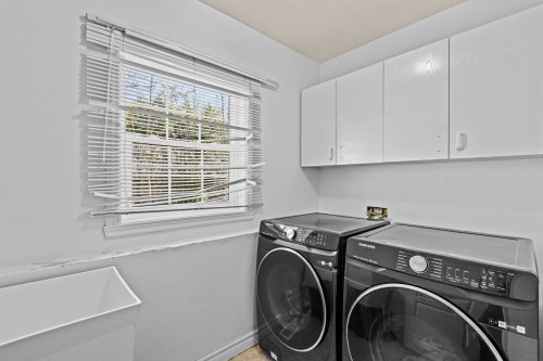 Salle de lavage - 736 Rue Des Vignobles, Rosemère, QC - Indoor Photo Showing Laundry Room
