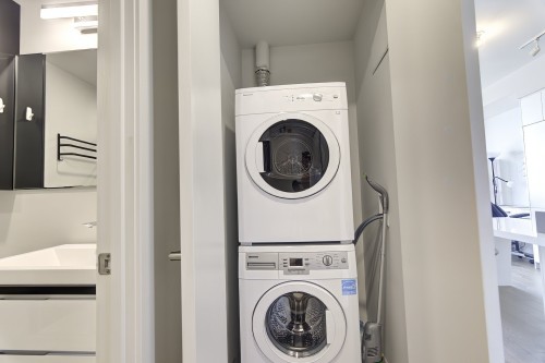 Salle de lavage - 2801-1188 Rue St-Antoine O., Montréal (Ville-Marie), QC - Indoor Photo Showing Laundry Room