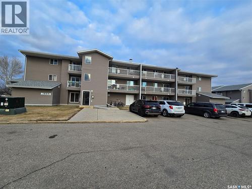 301 1822 Eaglesham Avenue, Weyburn, SK - Outdoor